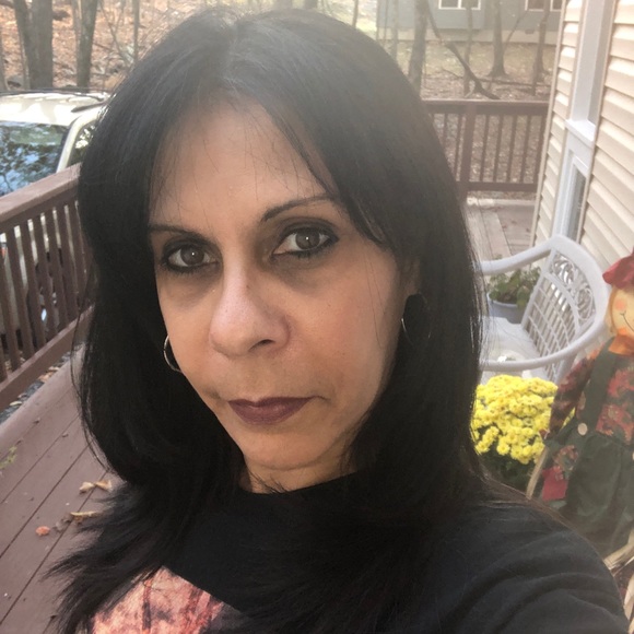 Meet your Posher, Joanne - Picture 2 of 3